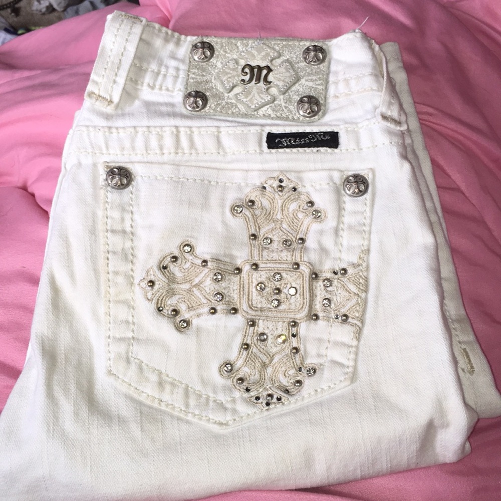 White Miss Me Capris - Size 27
